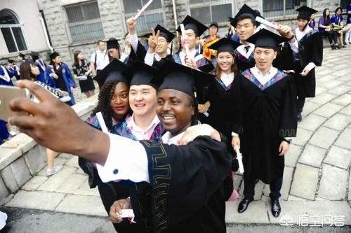 为什么有些外国人来中国留学可以每个月领补贴3500元？
