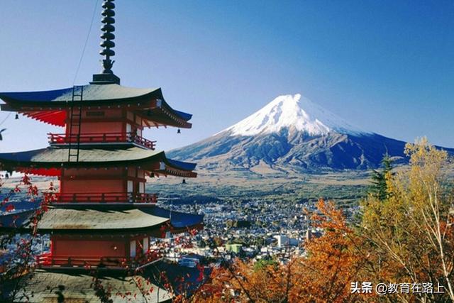 高考失利，想去日本留学，请问日本留学相较于复读哪个选择更优？