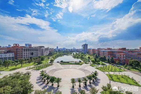 现在出国上大学和国内高考上学的费用差不多，是这样吗？